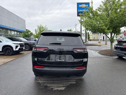 Diamond Black Crystal Pearlcoat 2023 Jeep Grand Cherokee L Limited