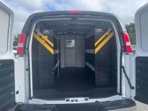 2025 Chevrolet Express 2500 RWD 2500 Regular Wheelbase WT