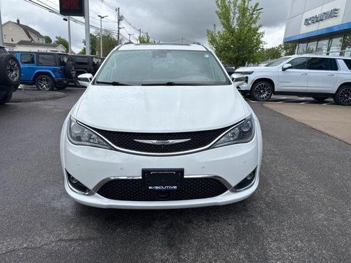 Bright White Clearcoat 2018 Chrysler Pacifica Limited