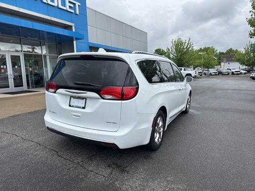 Bright White Clearcoat 2018 Chrysler Pacifica Limited