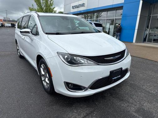 Bright White Clearcoat 2018 Chrysler Pacifica Limited