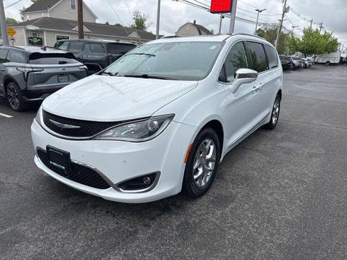 Bright White Clearcoat 2018 Chrysler Pacifica Limited