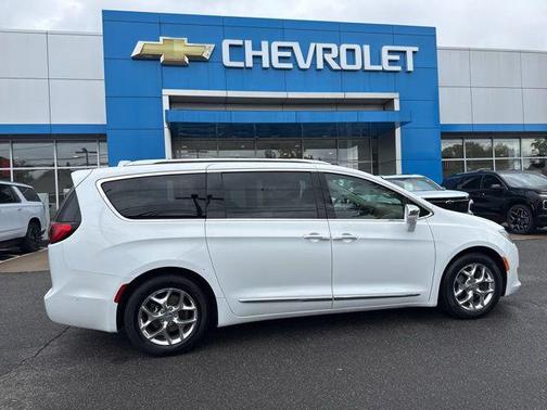 Bright White Clearcoat 2018 Chrysler Pacifica Limited