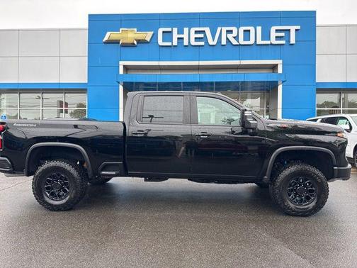 Black 2025 Chevrolet Silverado 2500 4WD Crew Cab Standard Bed ZR2