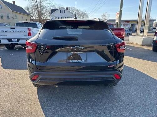 Mosaic Black Metallic 2026 Chevrolet Trax FWD 2RS