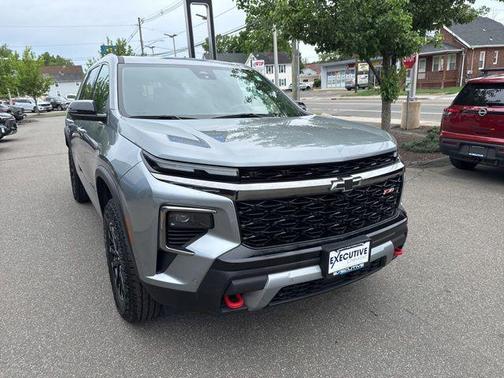 Sterling Gray Metallic 2025 Chevrolet Traverse AWD Z71