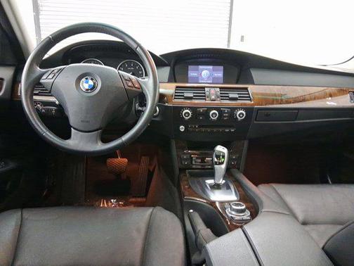2010 BMW 528 528i