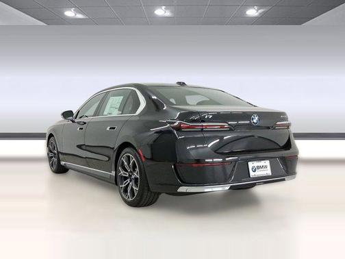 Black Sapphire Metallic 2026 BMW i7 eDrive50
