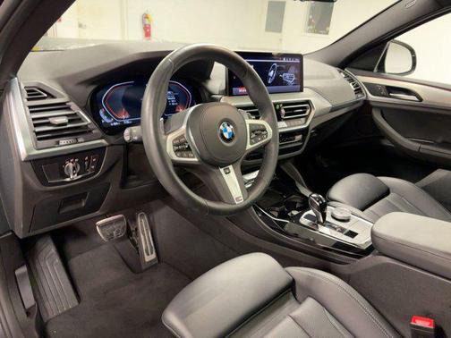 2025 BMW X4 xDrive30i