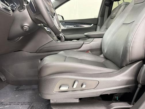 Stellar Black Metallic 2021 Cadillac XT5 Premium Luxury