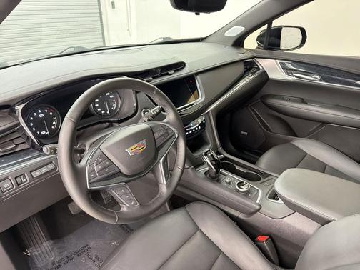 Stellar Black Metallic 2021 Cadillac XT5 Premium Luxury