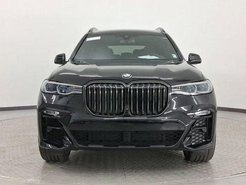 2022 BMW X7 M50i