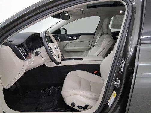 2020 Volvo S60 T5 Momentum