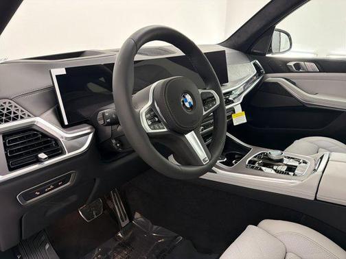 Brooklyn Grey Metallic 2026 BMW X7 xDrive40i