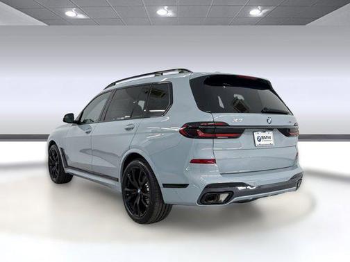 Brooklyn Grey Metallic 2026 BMW X7 xDrive40i