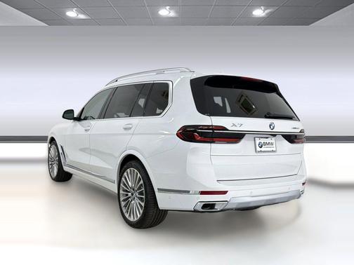Mineral White Metallic 2027 BMW X7 xDrive40i