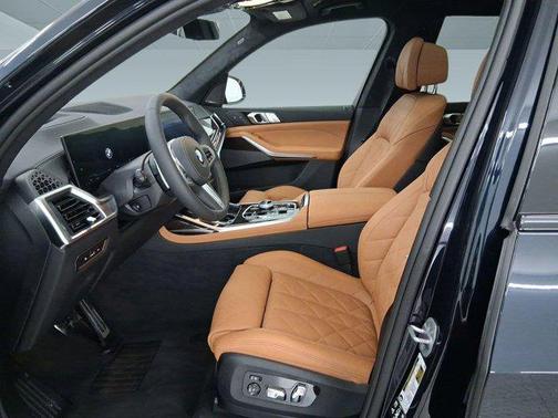 Carbon Black Metallic 2026 BMW X7 xDrive40i