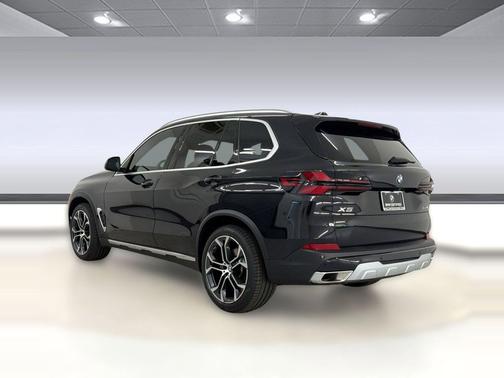 Black Sapphire Metallic 2025 BMW X5 xDrive40i