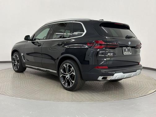 Black Sapphire Metallic 2025 BMW X5 xDrive40i