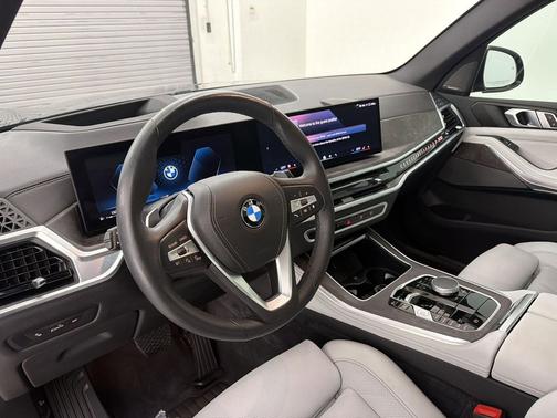 Black Sapphire Metallic 2025 BMW X5 xDrive40i