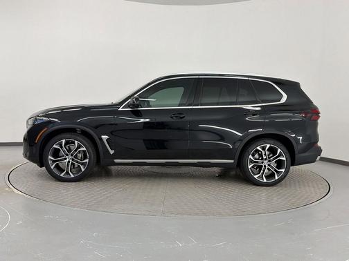 Black Sapphire Metallic 2025 BMW X5 xDrive40i