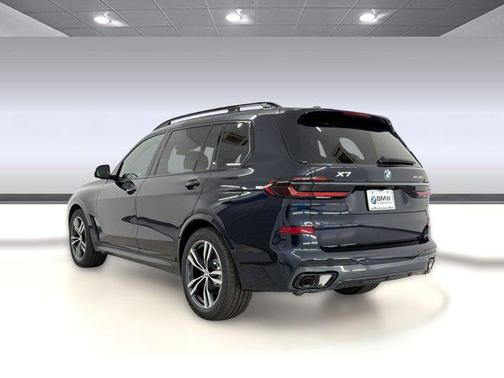 Carbon Black Metallic 2027 BMW X7 xDrive40i