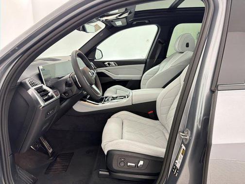 Skyscraper Grey Metallic 2026 BMW X5 xDrive40i