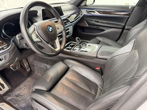 Mineral White Metallic 2019 BMW 740 740i