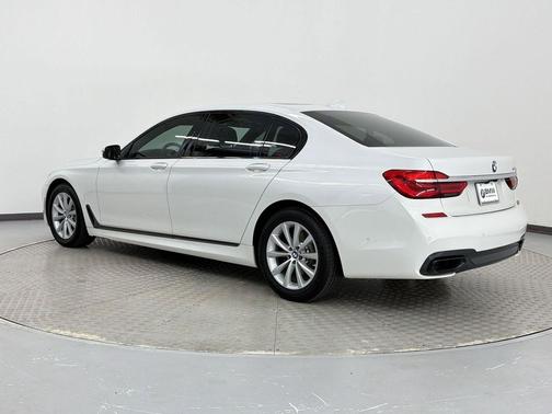 Mineral White Metallic 2019 BMW 740 740i