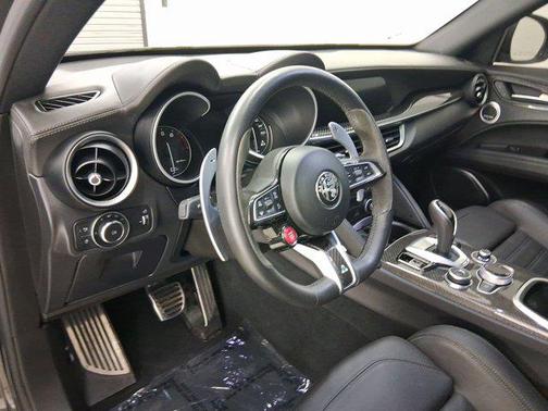 2023 Alfa Romeo Stelvio Quadrifoglio