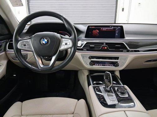 2021 BMW 750 i xDrive