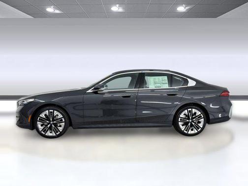 Dark Graphite Metallic 2026 BMW 530 530i