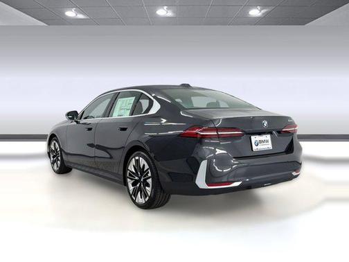 Dark Graphite Metallic 2026 BMW 530 530i