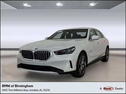 Mineral White Metallic 2026 BMW 530 530i