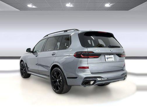Skyscraper Grey Metallic 2026 BMW X7 xDrive40i