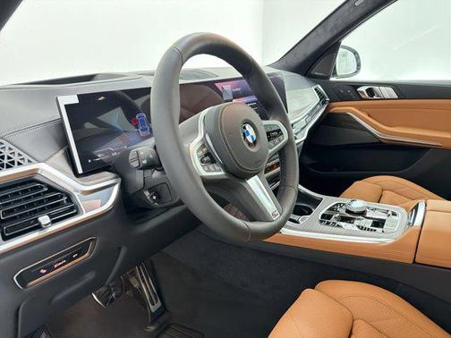 Skyscraper Grey Metallic 2026 BMW X7 xDrive40i