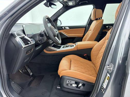 Skyscraper Grey Metallic 2026 BMW X7 xDrive40i