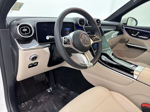 White 2024 Mercedes-Benz GLC 300 4MATIC