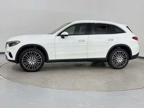 White 2024 Mercedes-Benz GLC 300 4MATIC