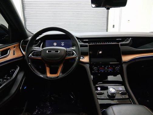 2022 Jeep Grand Cherokee Summit