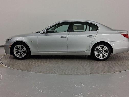 2010 BMW 528 528i