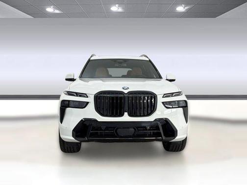 Alpine White 2027 BMW X7 xDrive40i
