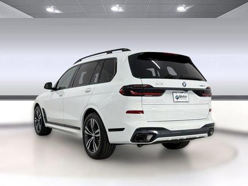 Alpine White 2027 BMW X7 xDrive40i