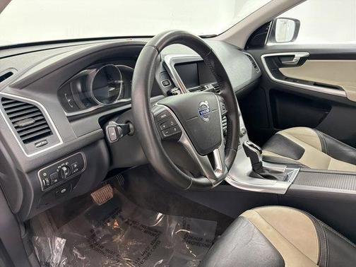 2017 Volvo XC60 T5 Dynamic