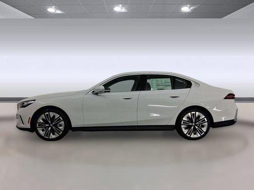 Alpine White 2026 BMW 530 530i