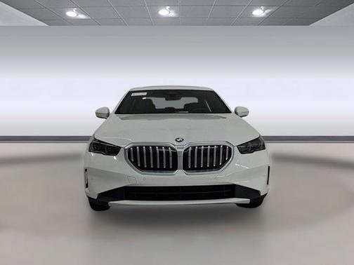 Alpine White 2026 BMW 530 530i