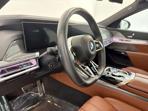 Black Sapphire Metallic 2023 BMW 740 i