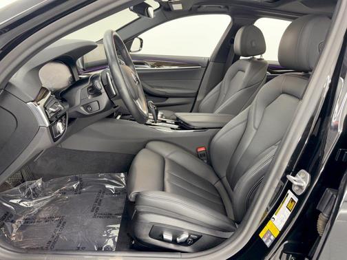 Black Sapphire Metallic 2020 BMW 530e xDrive iPerformance