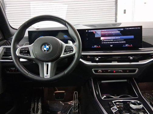 2023 BMW X7 M60i