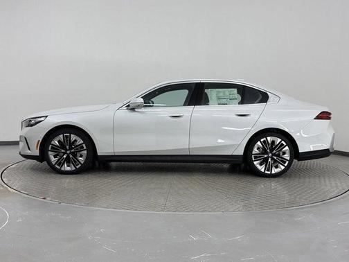 2025 BMW 530 i